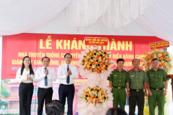 TTĐT - Sáng 16-8, Công an huyện Phú Giáo tổ chức Lễ khánh thành Nhà truyền thống Công an huyện và Trung tâm giám sát, điều hành giao thông, an ninh...